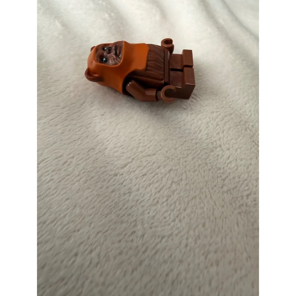 LEGO Star Wars Wicket Ewok Minifigure Reddish Brown Orange Hood Figure